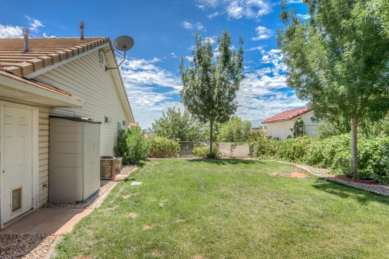610 E Springhill Dr - Photo 3 of 6