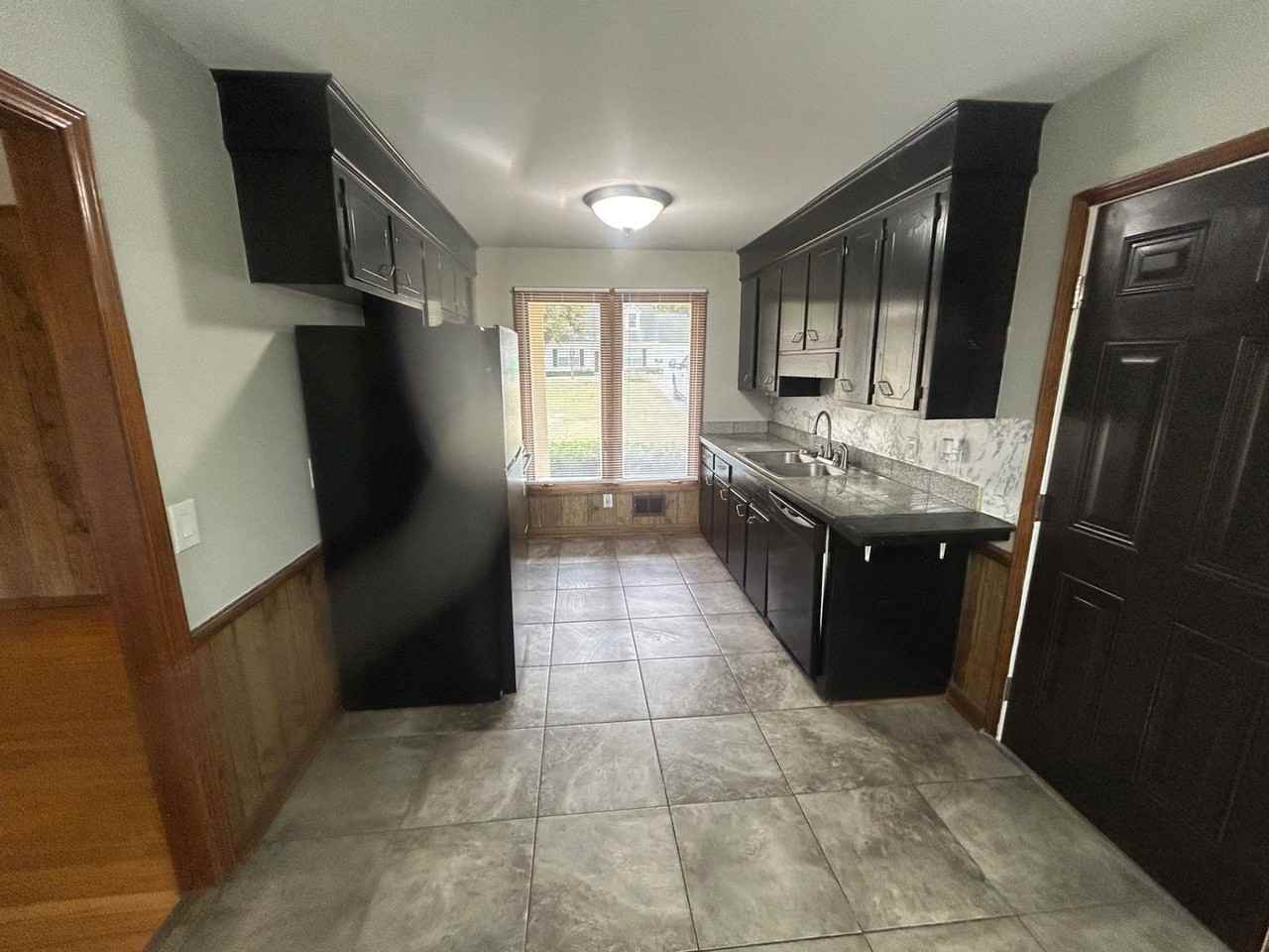 508 Bitternut Rd - Photo 7 of 32