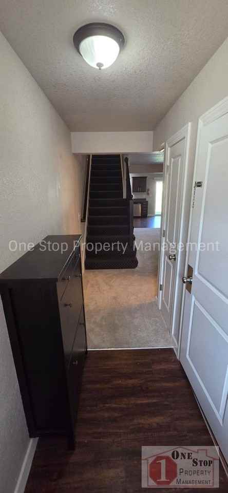 260 Pointe Ln - Photo 3 of 23