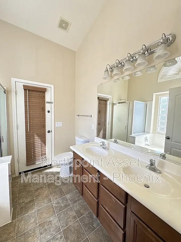 1215 N 158th Dr - Photo 7 of 16
