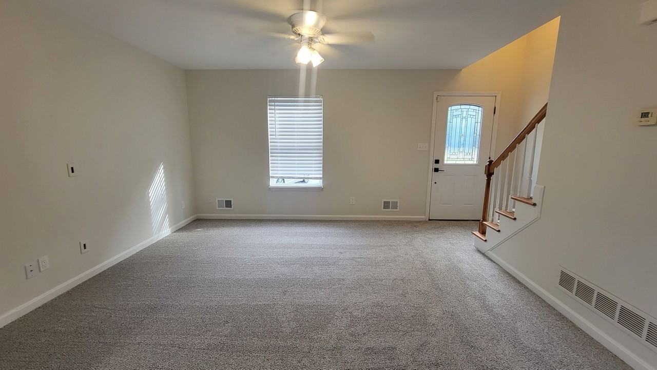 504 Washburn Ave - Photo 3 of 20