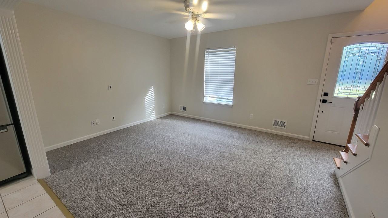504 Washburn Ave - Photo 4 of 20