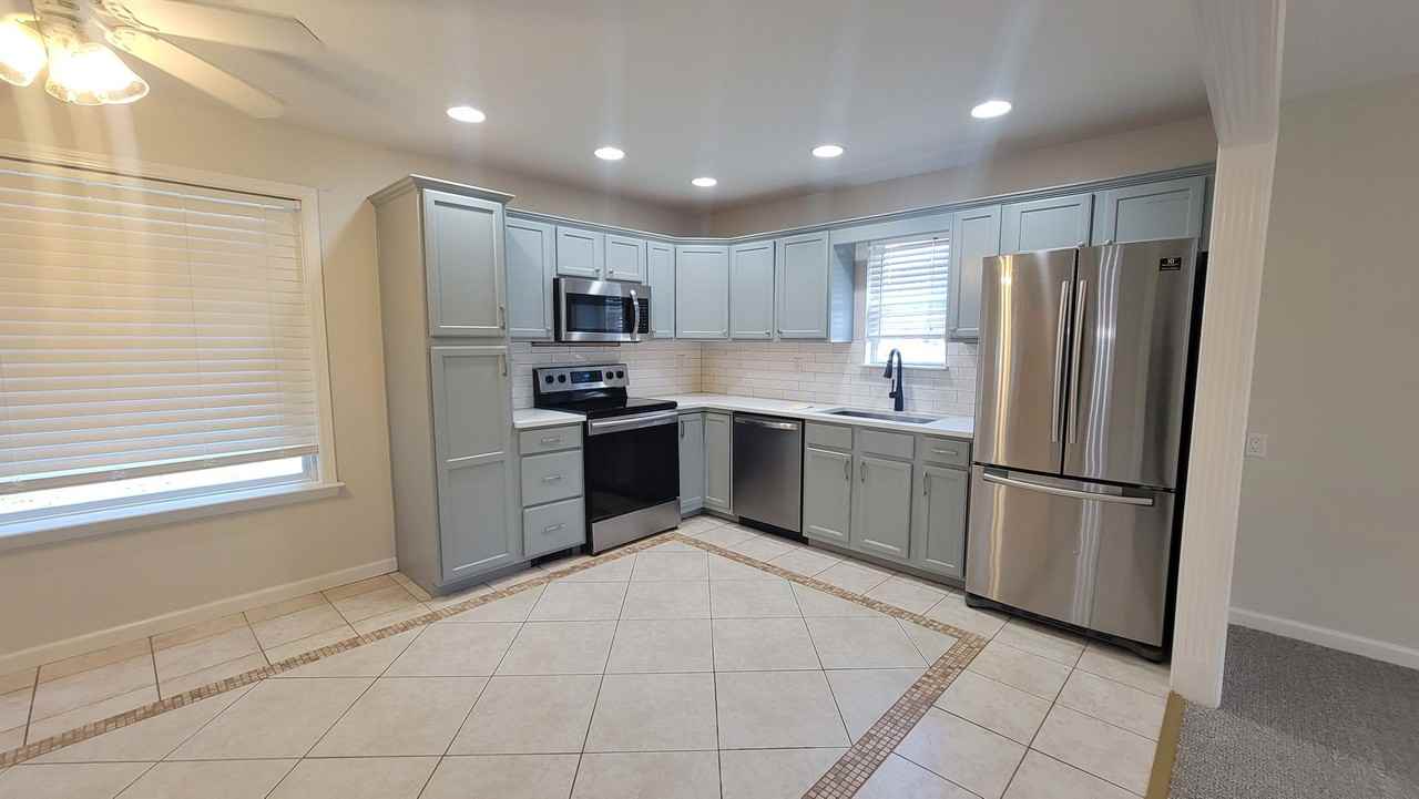 504 Washburn Ave - Photo 5 of 20
