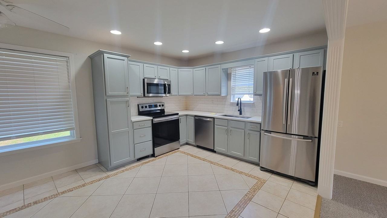 504 Washburn Ave - Photo 6 of 20