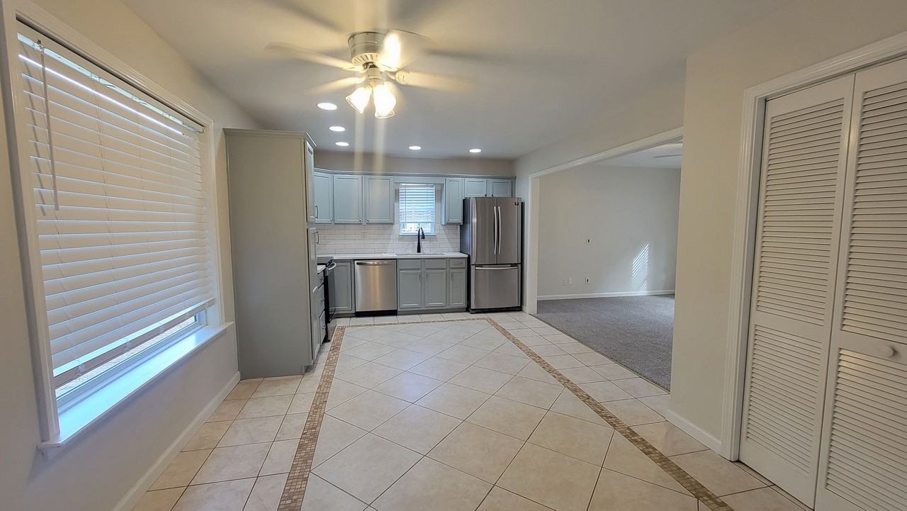 504 Washburn Ave - Photo 7 of 20