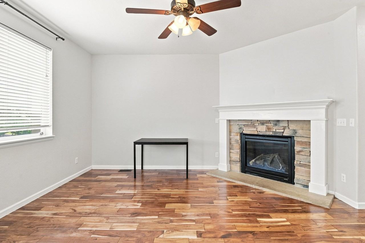8238 Hollygrape Ln - Photo 4 of 18