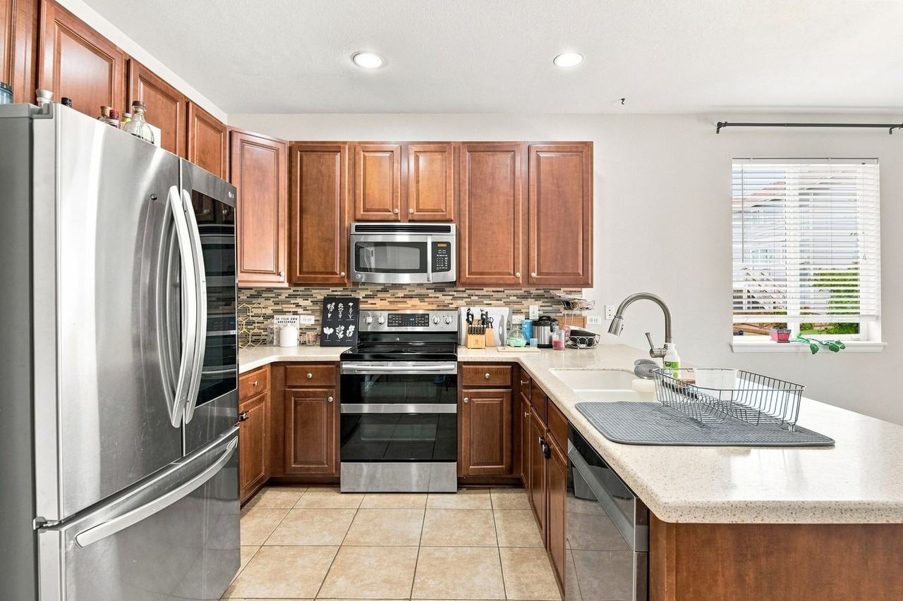 8238 Hollygrape Ln - Photo 5 of 18