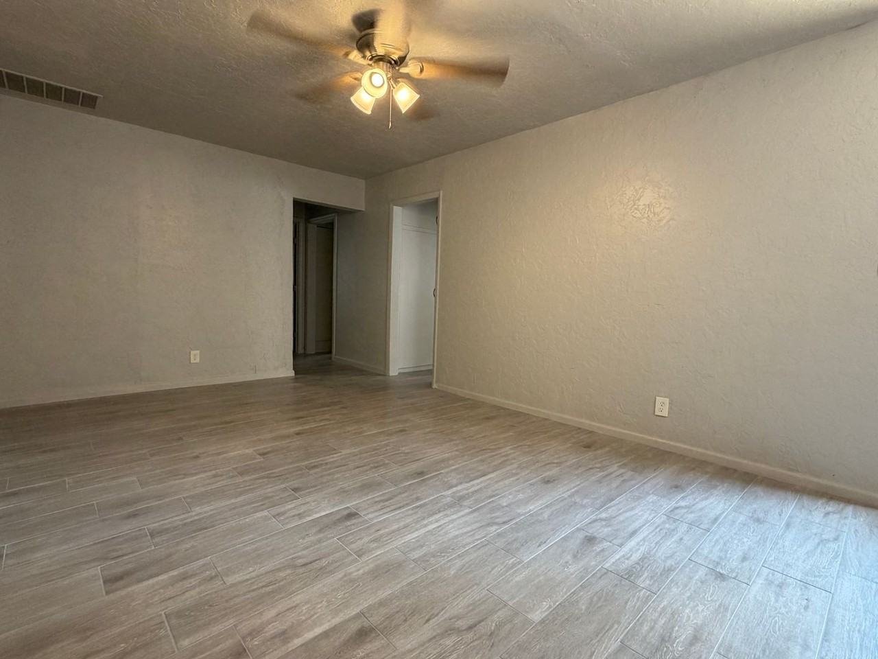 1503 Nw Columbia Ave - Photo 2 of 12