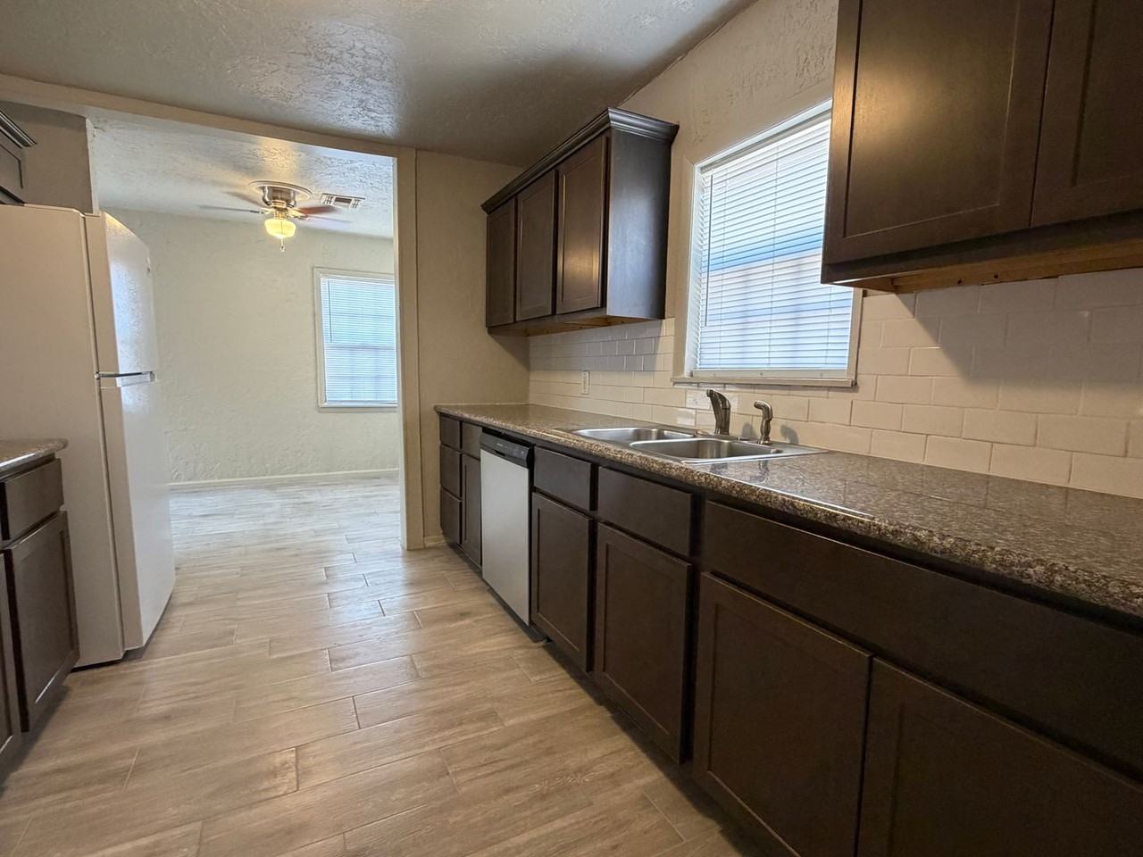 1503 Nw Columbia Ave - Photo 5 of 12