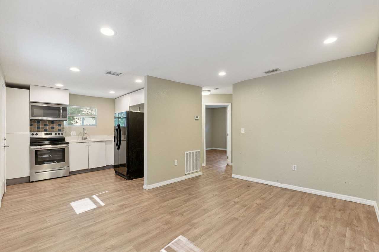 5000 Huppel Ave - Photo 6 of 17