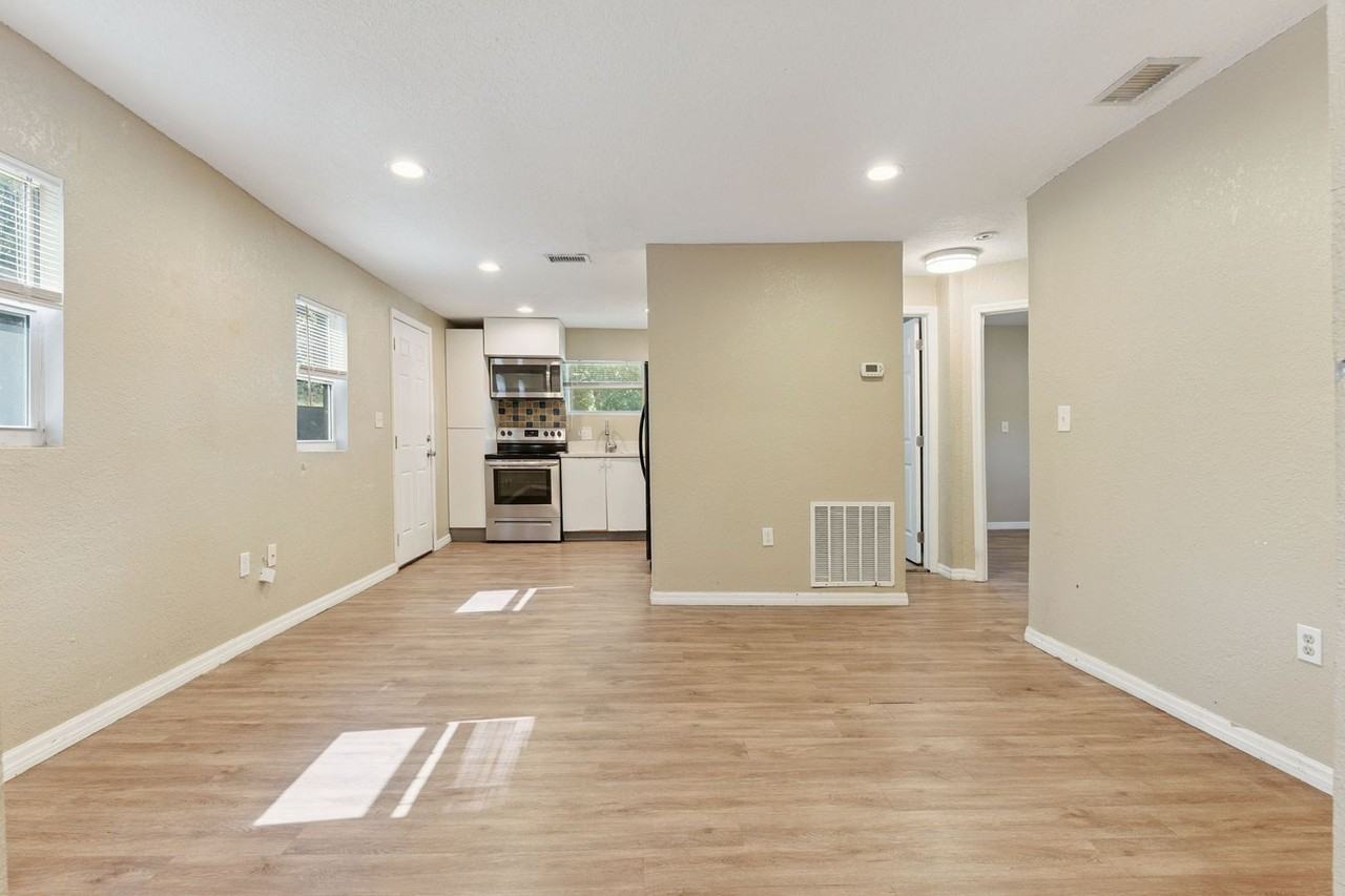 5000 Huppel Ave - Photo 7 of 17