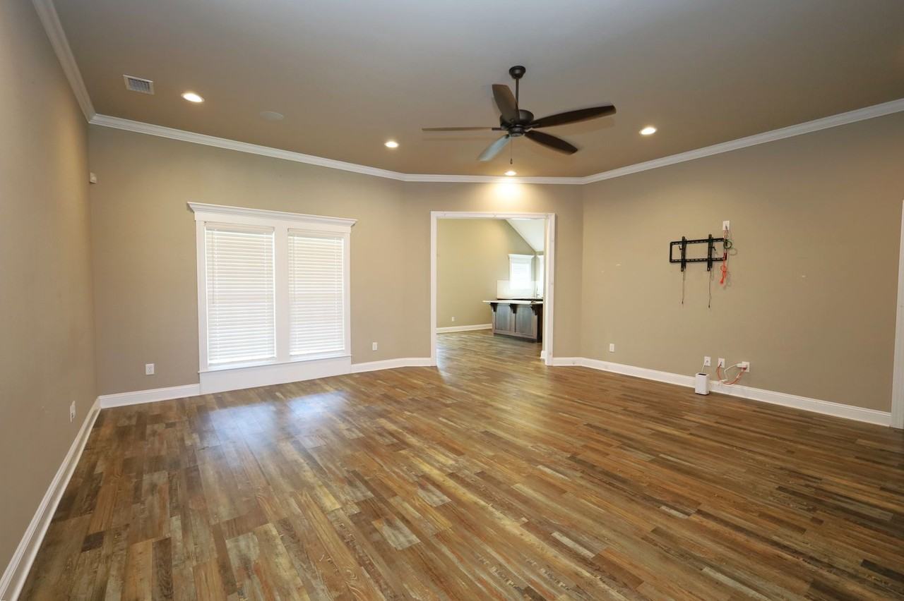 124 Floyd Mcneal Dr - Photo 2 of 13