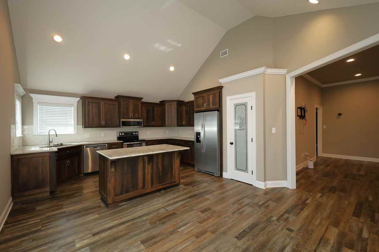 124 Floyd Mcneal Dr - Photo 3 of 13
