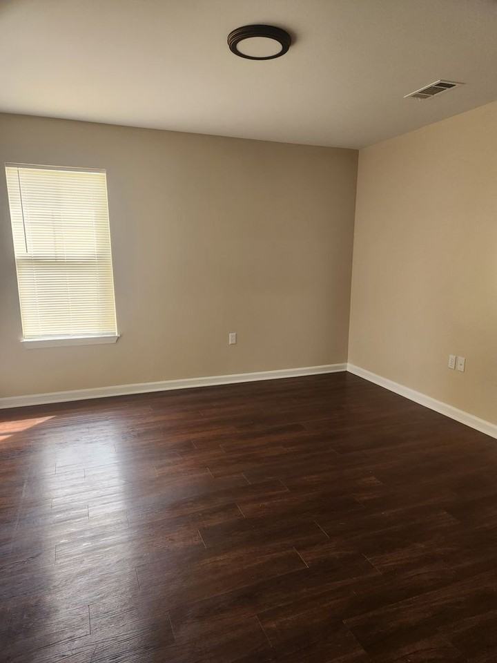 5563 Banyan Ct - Photo 2 of 11