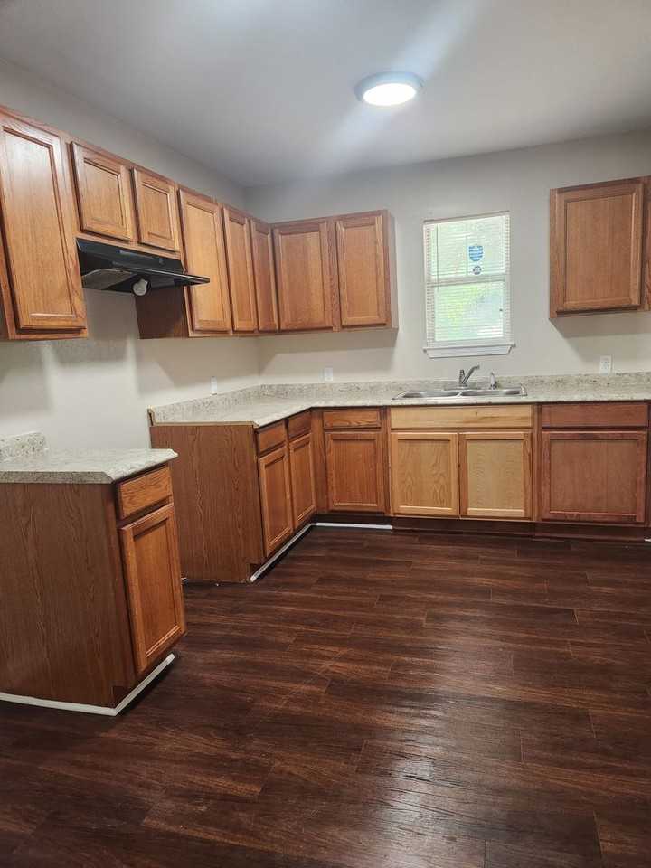 5563 Banyan Ct - Photo 3 of 11