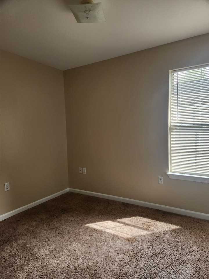 5563 Banyan Ct - Photo 5 of 11