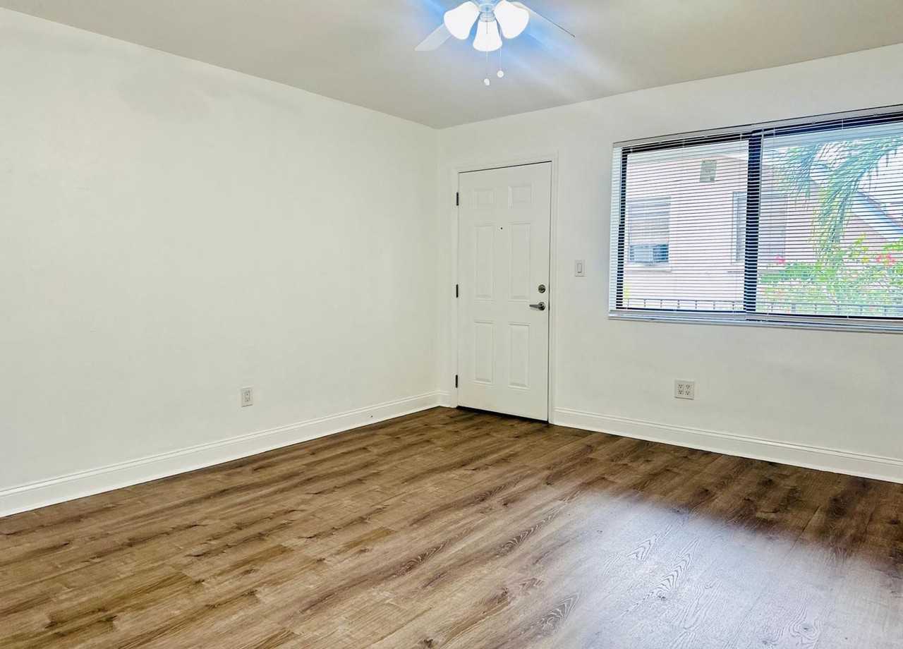 43 Glen Royal Pkwy - Photo 4 of 25