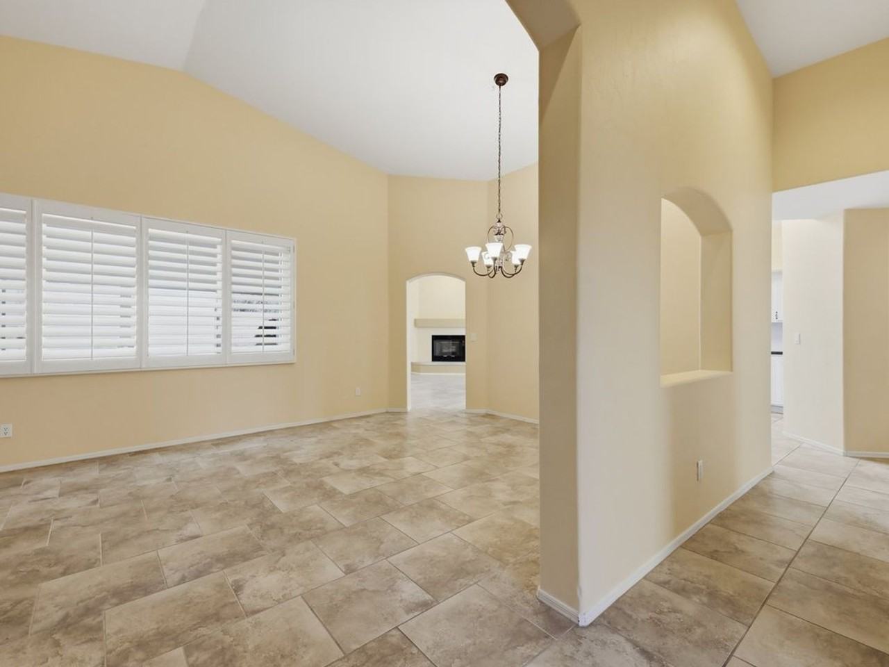 10176 N Inverrary Pl - Photo 3 of 31