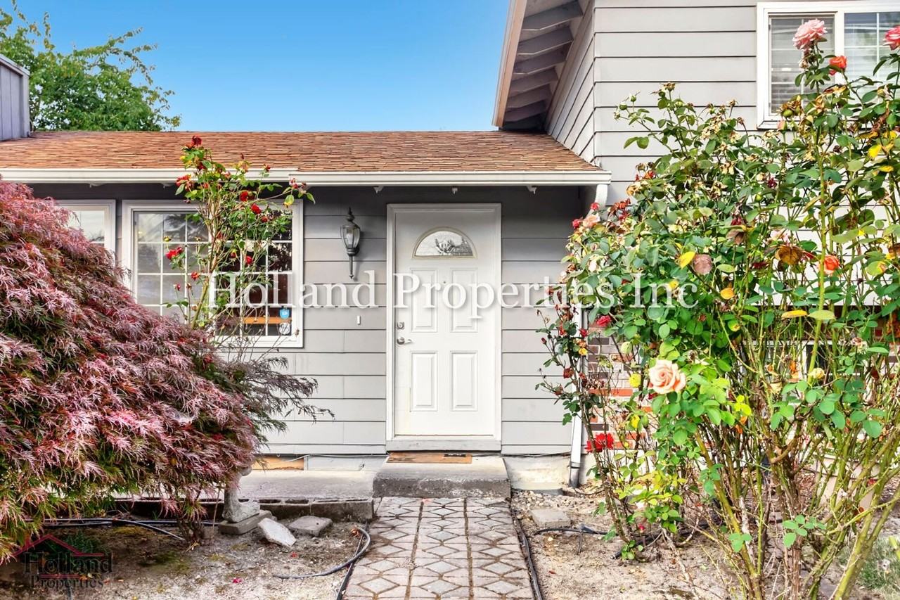2127 Se 54th Ave - Photo 3 of 29