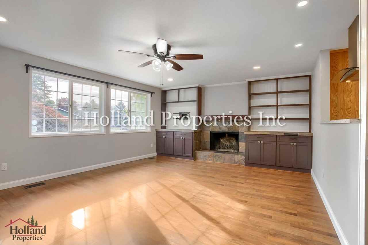2127 Se 54th Ave - Photo 4 of 29