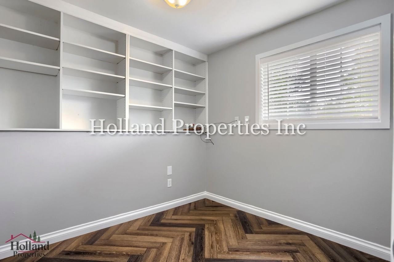 2127 Se 54th Ave - Photo 7 of 29