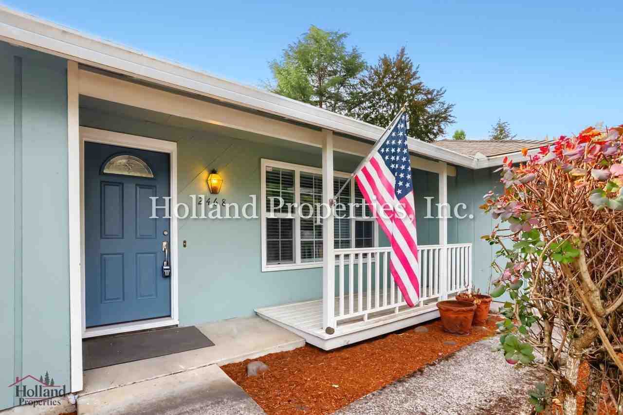 2468 Se Heather Ct - Photo 2 of 23