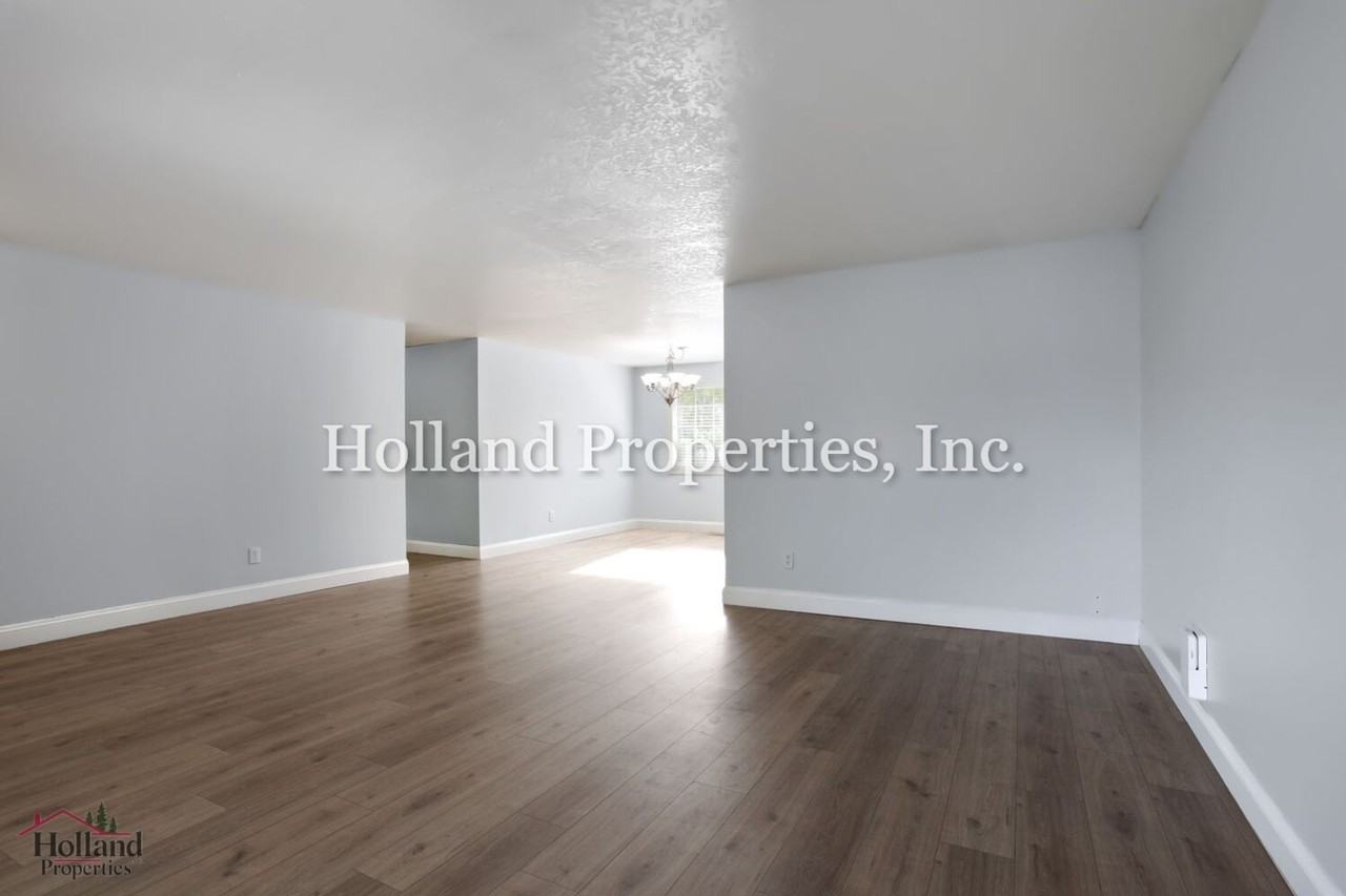 2468 Se Heather Ct - Photo 3 of 23
