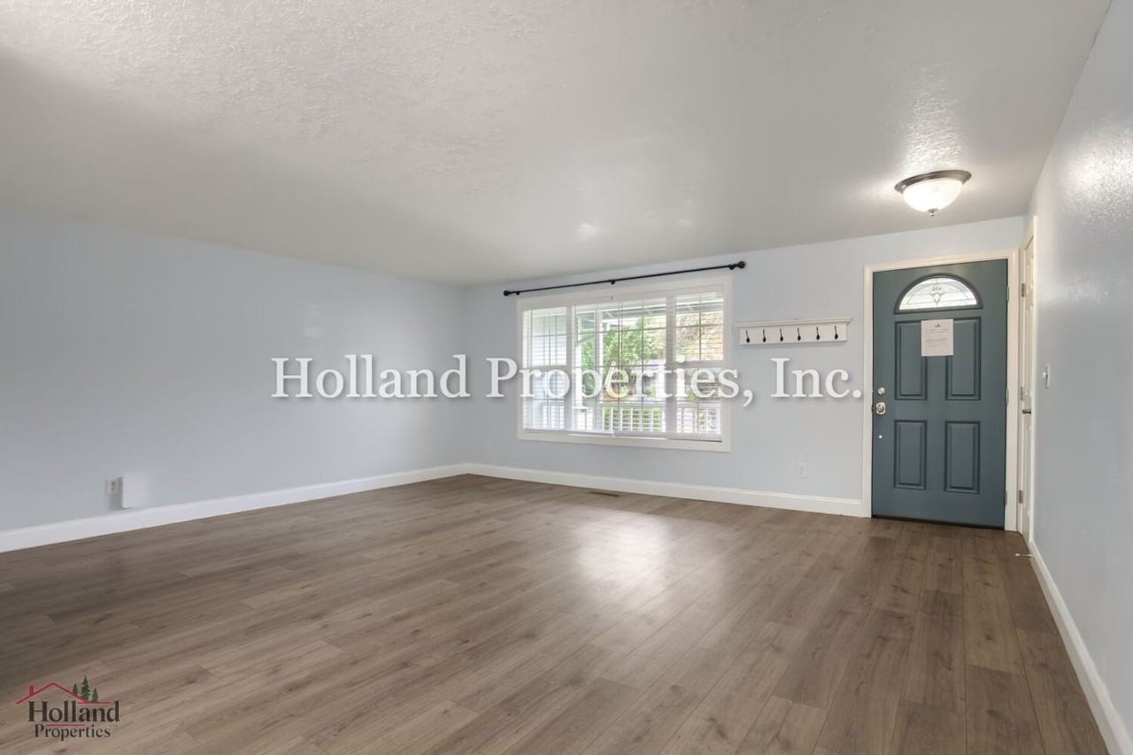 2468 Se Heather Ct - Photo 4 of 23