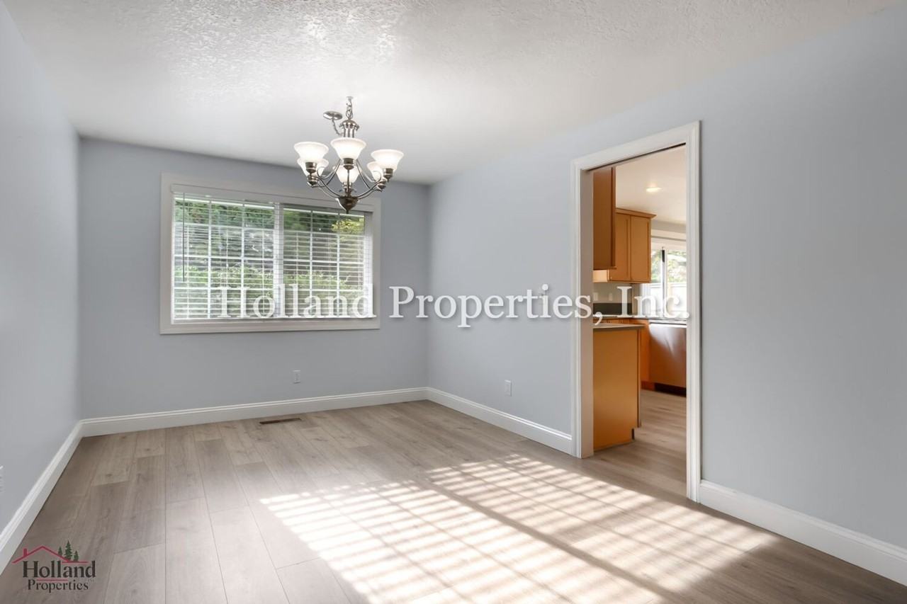 2468 Se Heather Ct - Photo 5 of 23