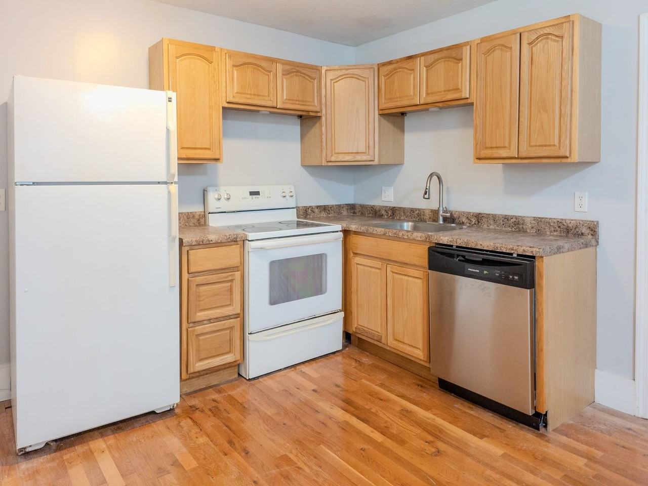 2359 E 5th Ave - Photo 2 of 8