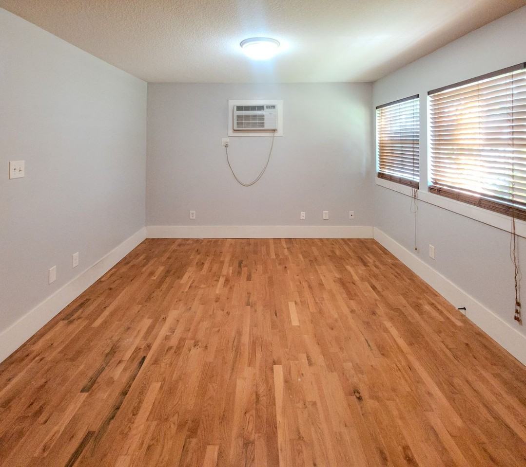 2359 E 5th Ave - Photo 6 of 8