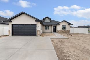 560 Aries Ct - Photo 1 of 1