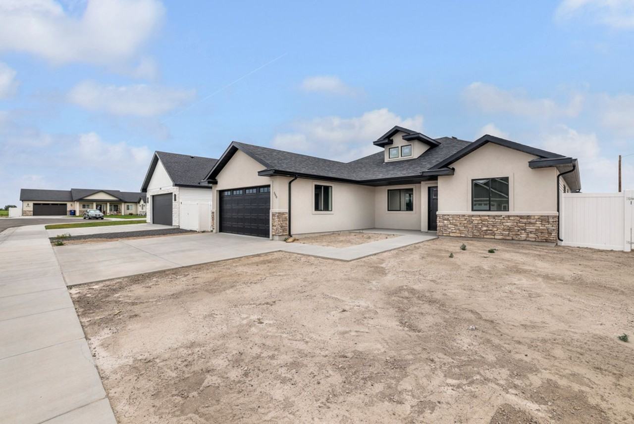 560 Aries Ct - Photo 4 of 33