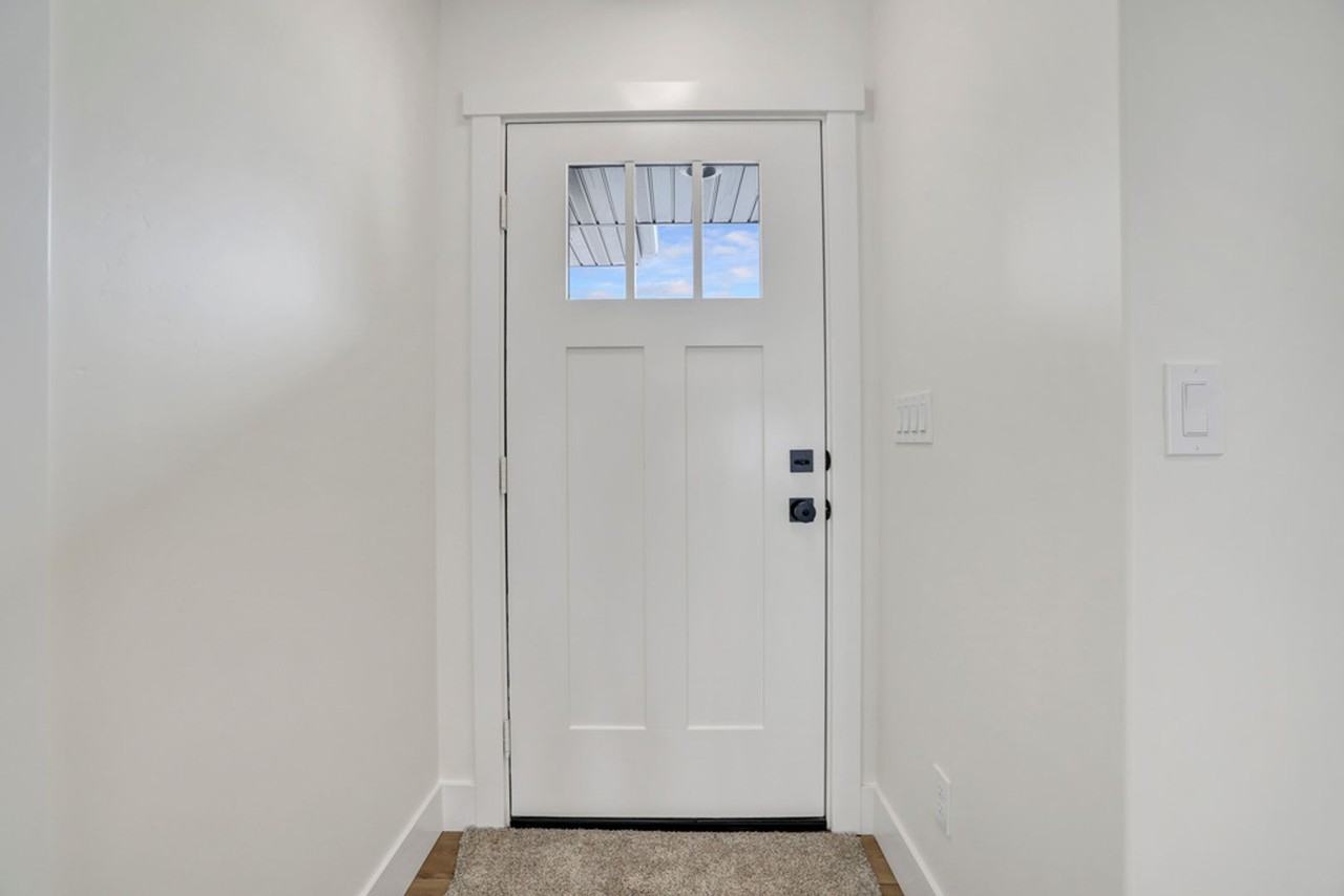 560 Aries Ct - Photo 5 of 33
