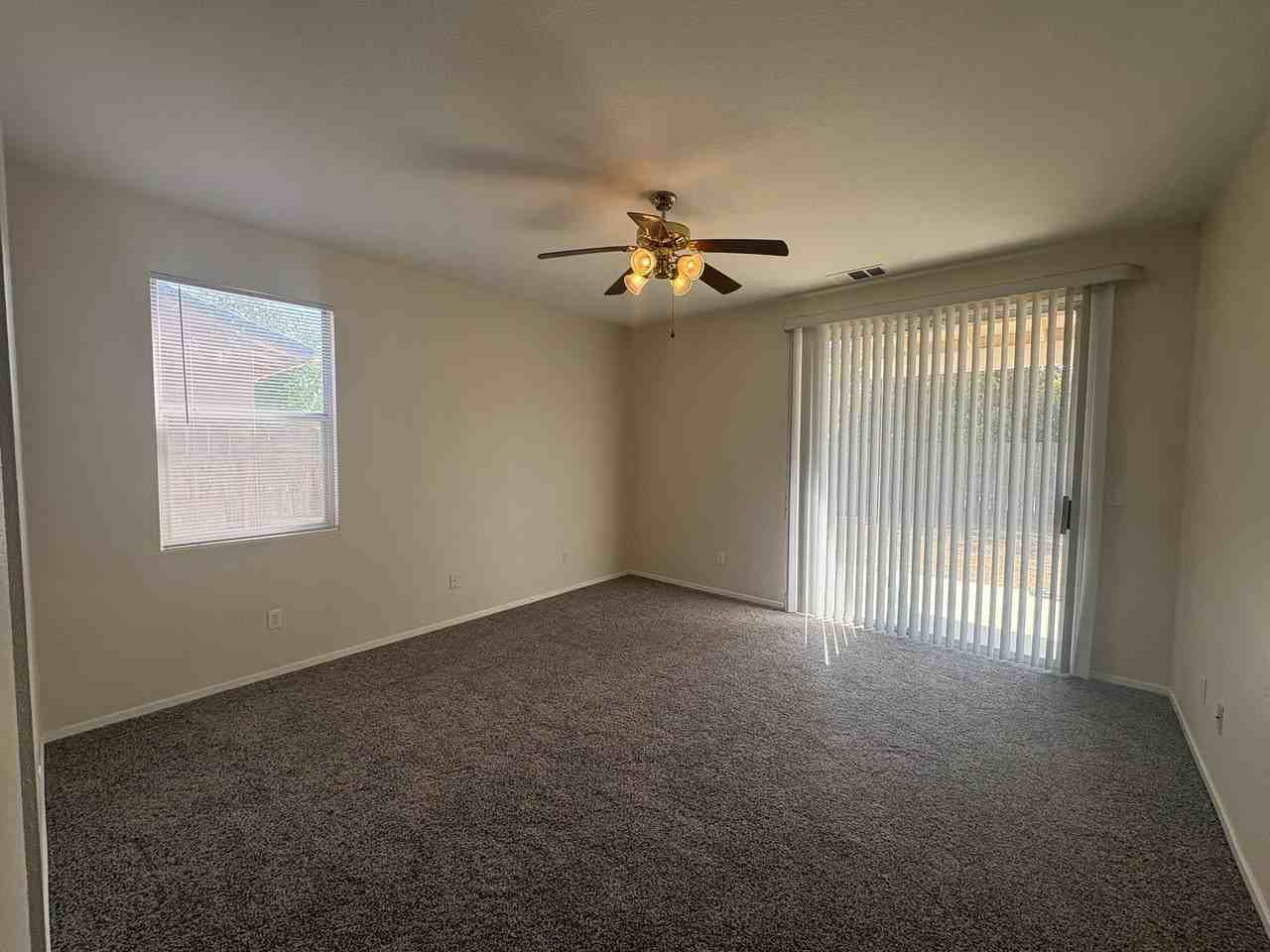 1515 Cottage Grove Ave - Photo 3 of 12