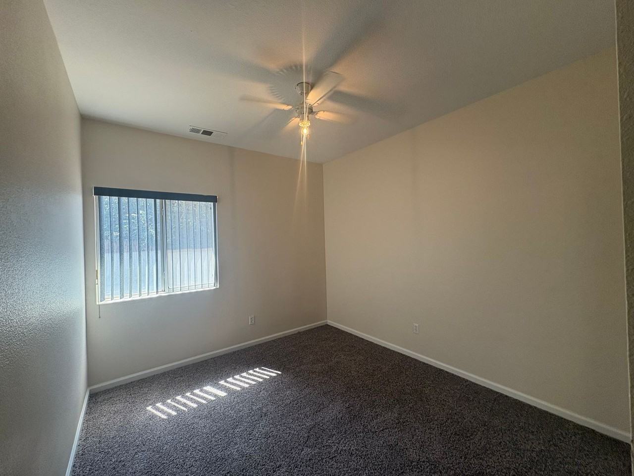 1515 Cottage Grove Ave - Photo 7 of 12