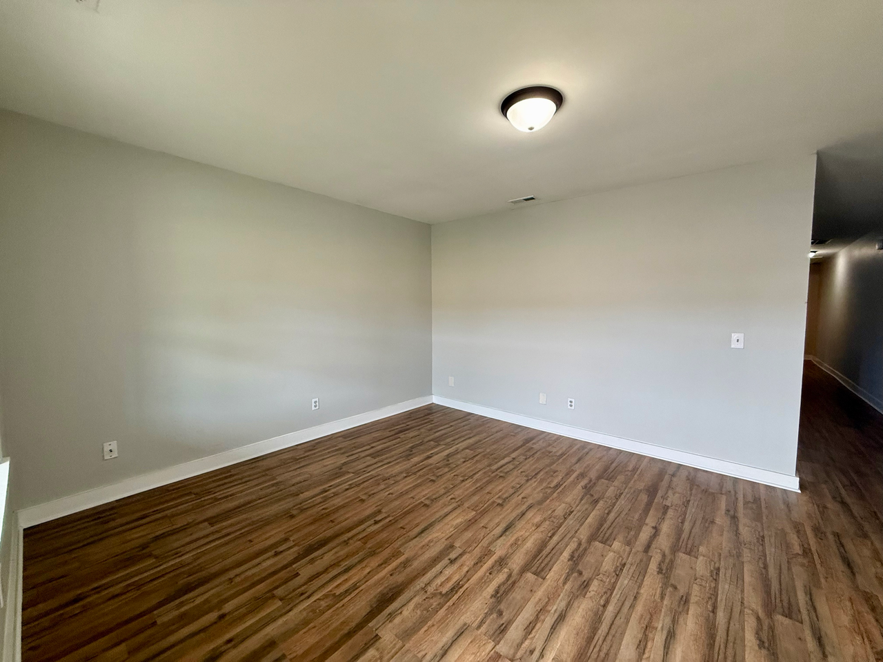 410 W Vine St - Photo 2 of 11