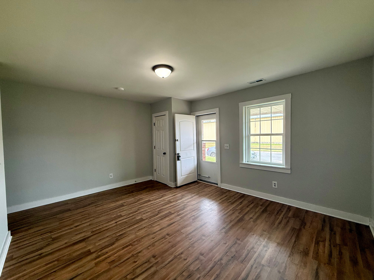 410 W Vine St - Photo 3 of 11