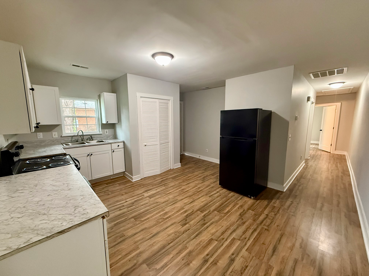 410 W Vine St - Photo 4 of 11