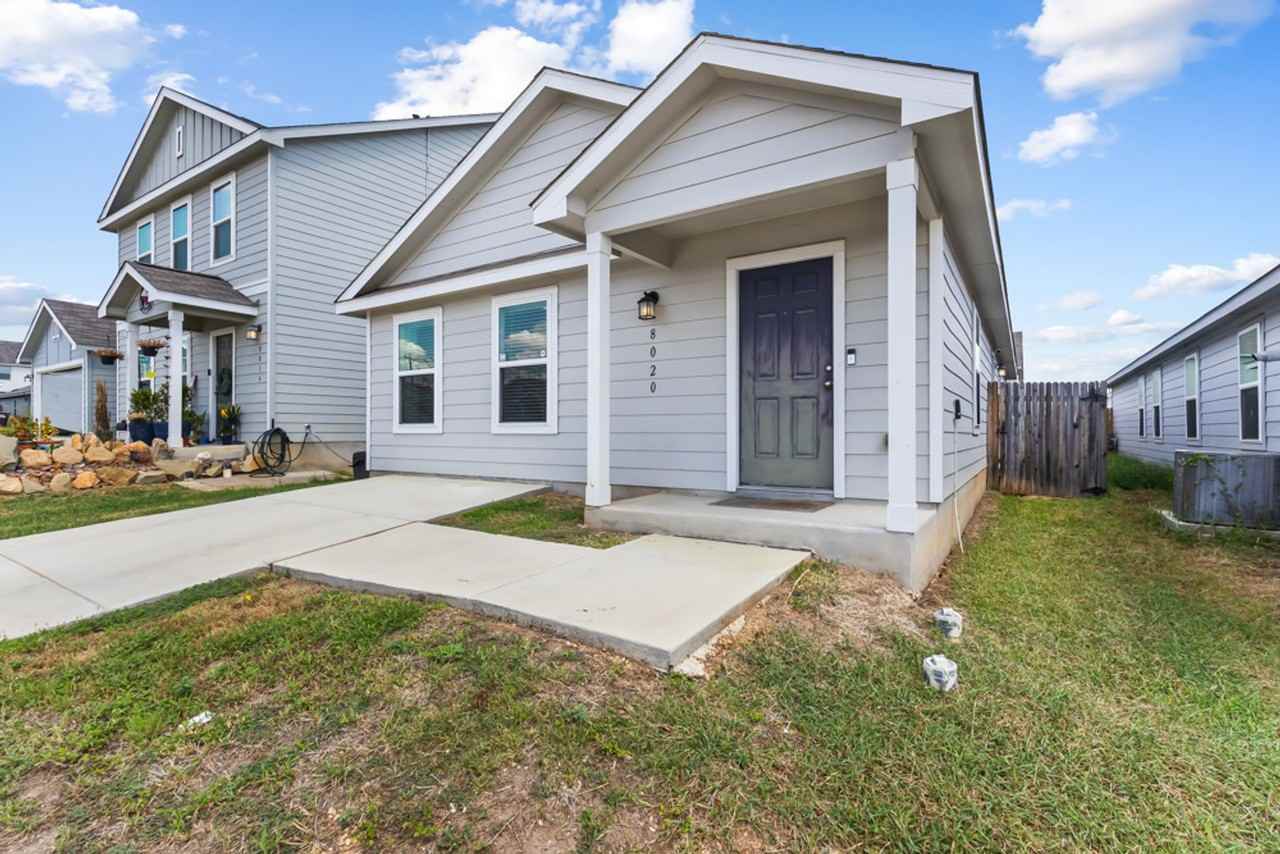 8020 Nube Medina - Photo 3 of 7