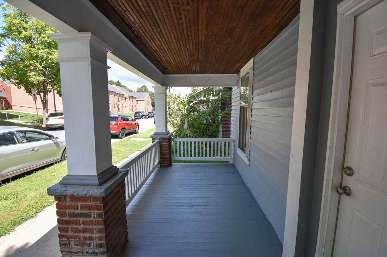 38 N Jones St - Photo 3 of 30