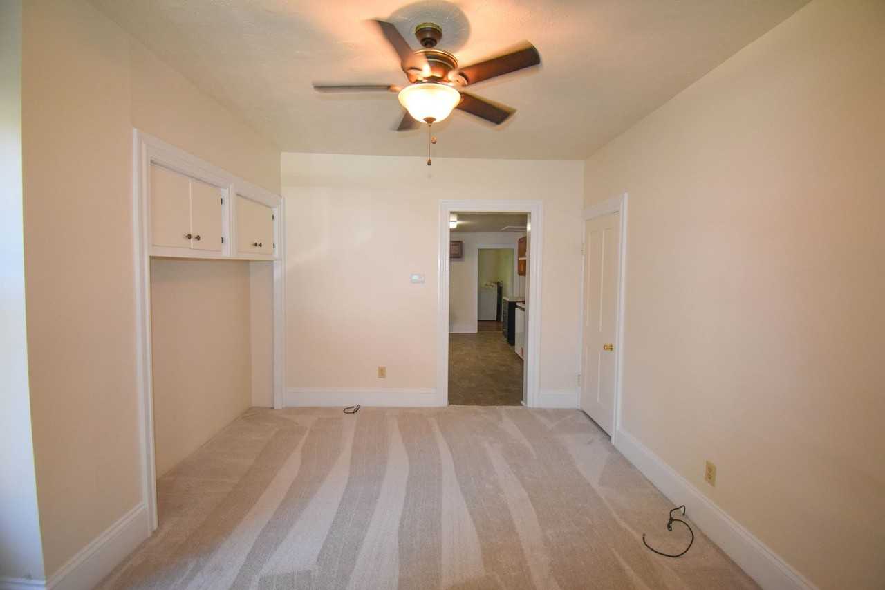 38 N Jones St - Photo 7 of 30