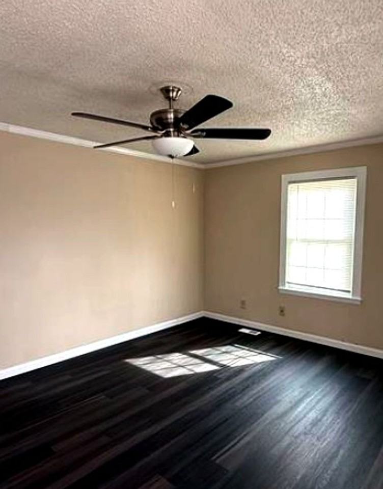 2503 Walnut Ave - Photo 2 of 7