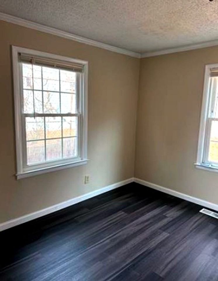 2503 Walnut Ave - Photo 3 of 7