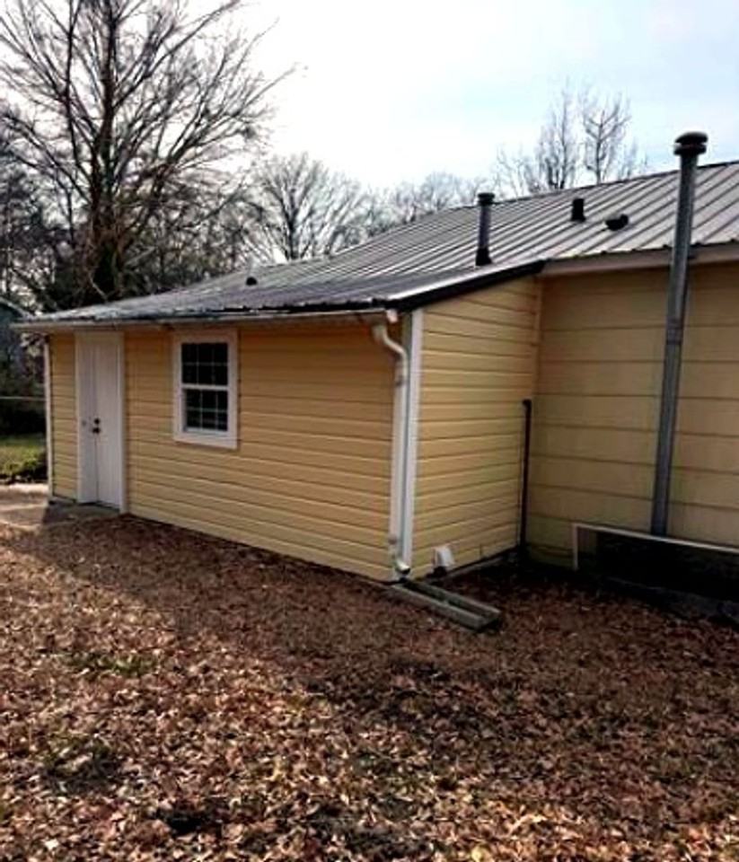 2503 Walnut Ave - Photo 6 of 7