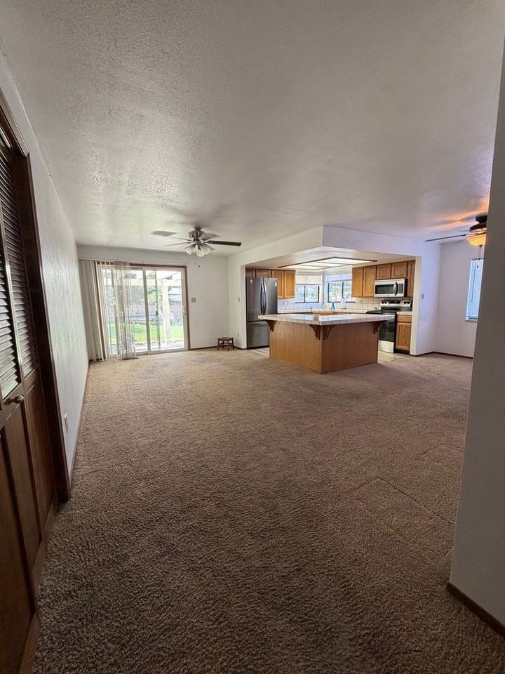 2988 Pinebrook Dr - Photo 3 of 17