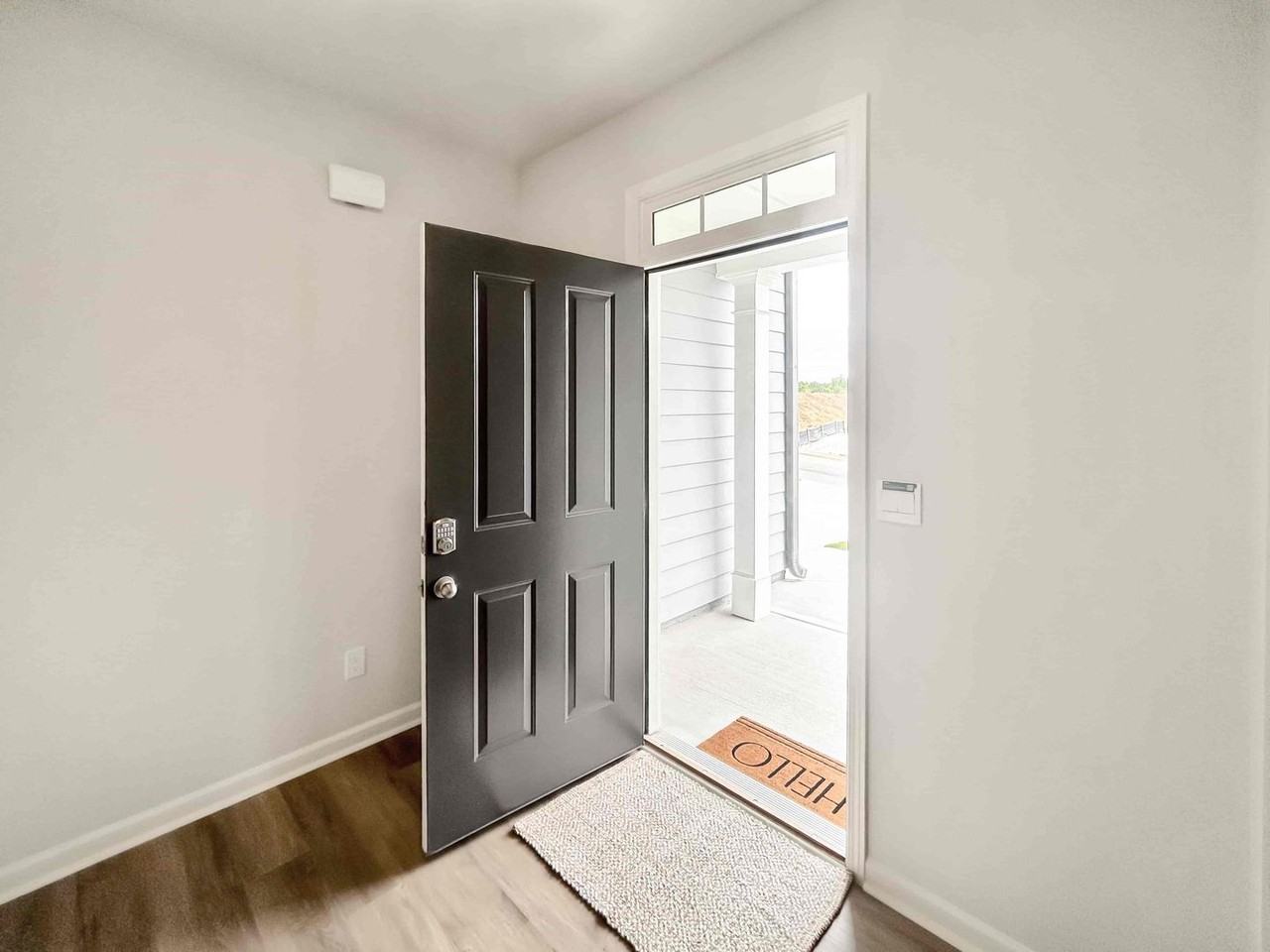 329 Creekview Way - Photo 4 of 40