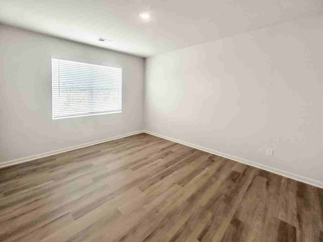 329 Creekview Way - Photo 5 of 40