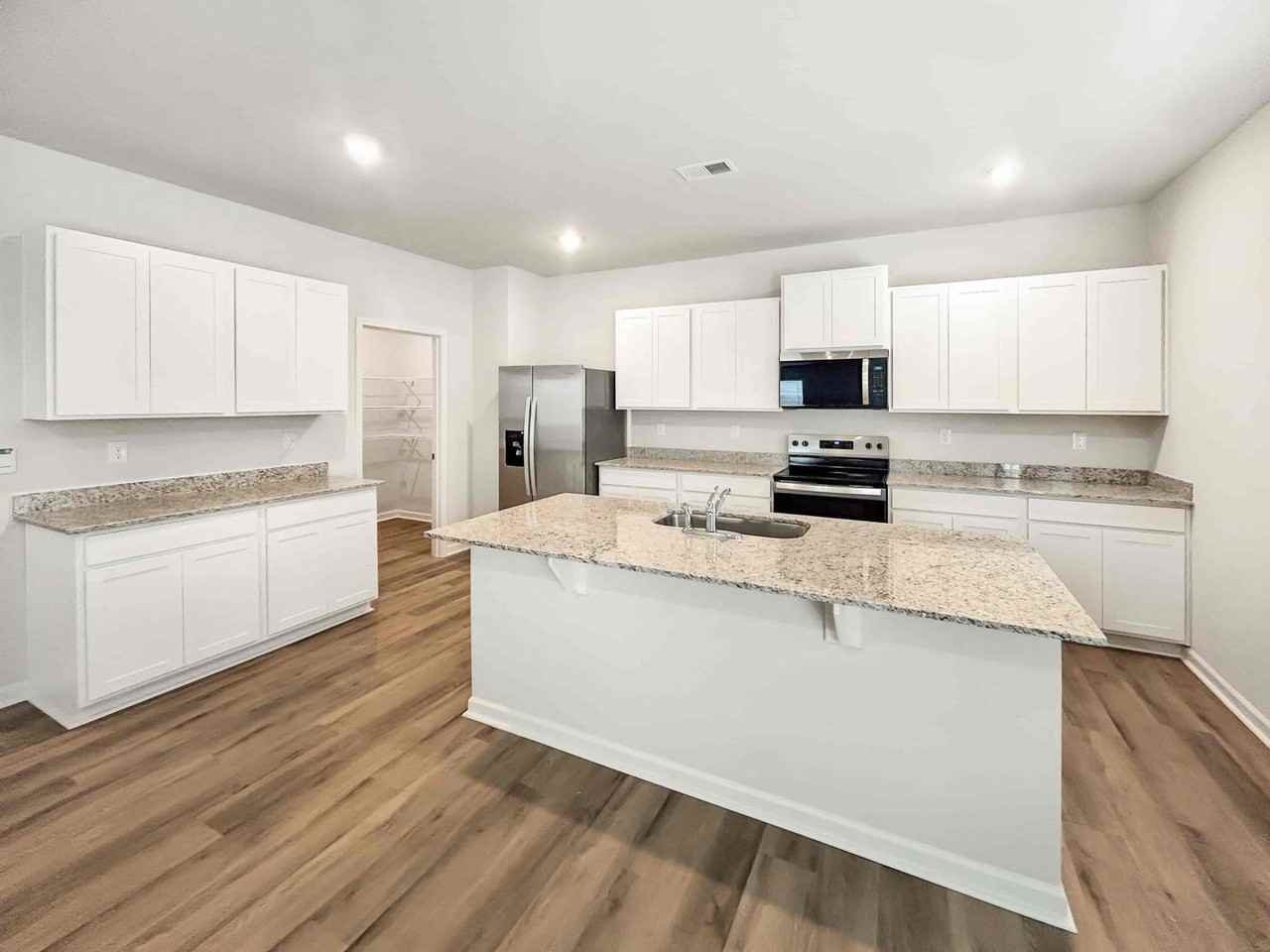 329 Creekview Way - Photo 7 of 40