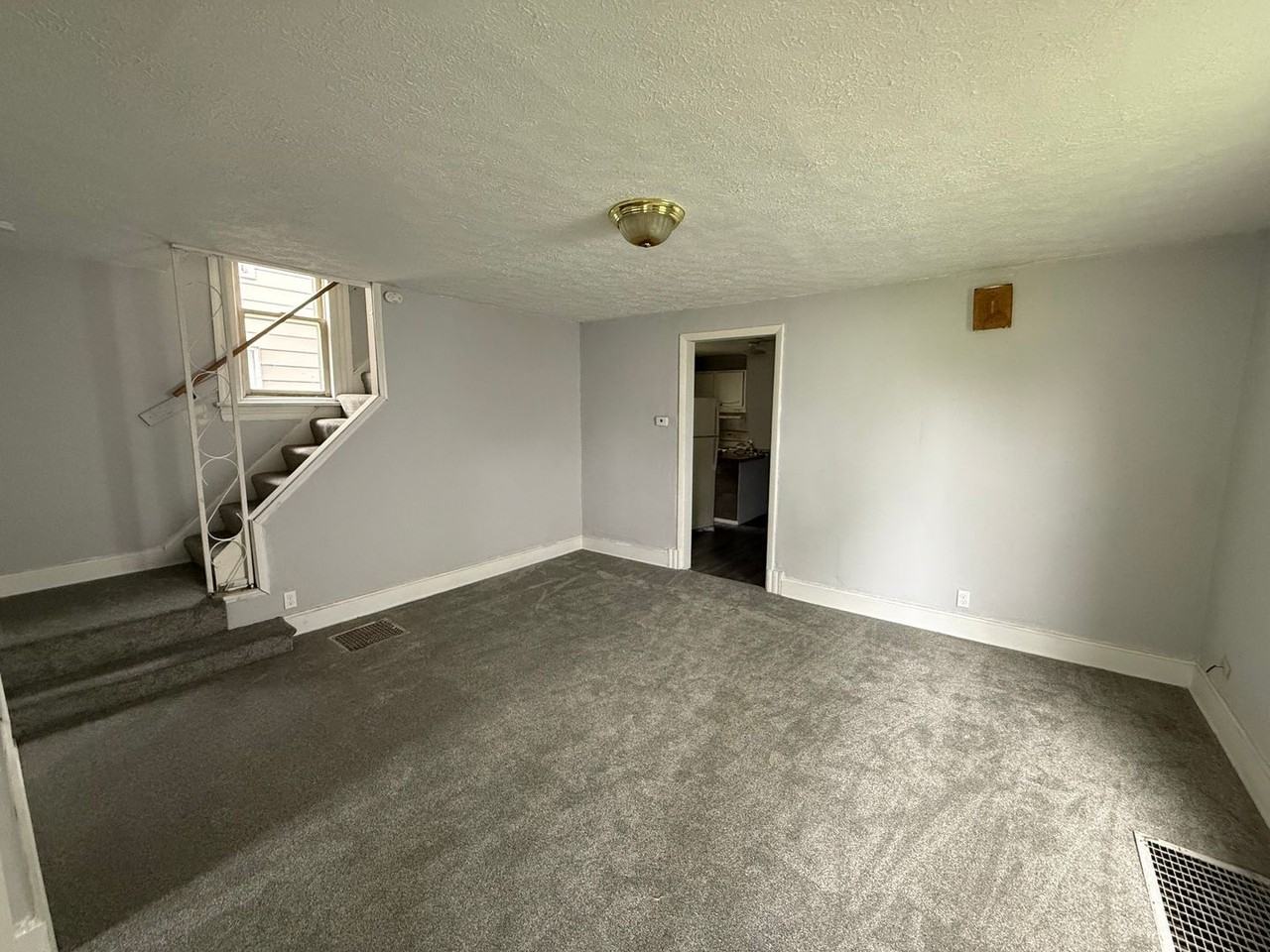 352 Washington St - Photo 2 of 7